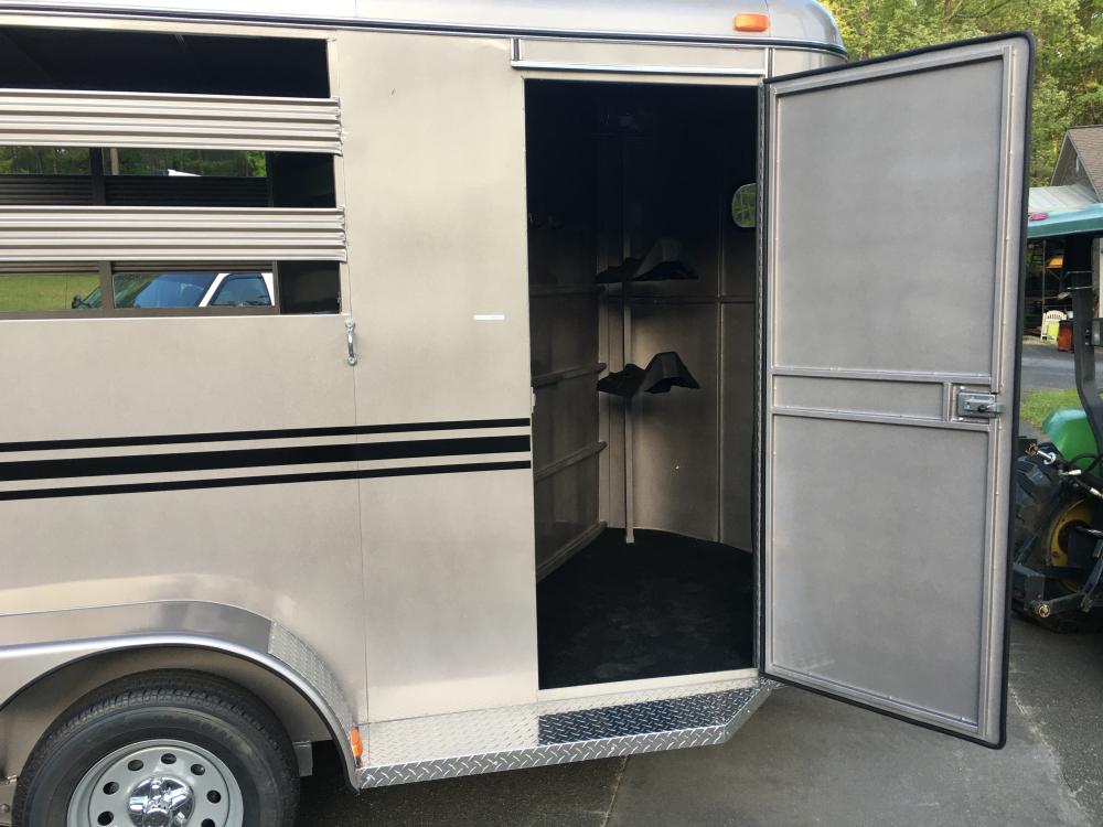 2022 Arizona Beige Bee Trailers 2 Horse Slant Durango , located at 1330 Rainey Rd., Macon, 31220, (478) 960-1044, 32.845638, -83.778687 - Brand New 2022 Model 2 Horse Slant Trailer, made by Bee Trailers in South Georgia! 6ft Wide X 13ft Long Deluxe Model Tandem Axle Trailer! This is a Deluxe Trailer! Galvanneal Coated Sheetmetal is Rust Resistant! Double Lined Butt Wall & Rear Gate, Allows for a Slam Latch on the Divider!! This Do - Photo #9