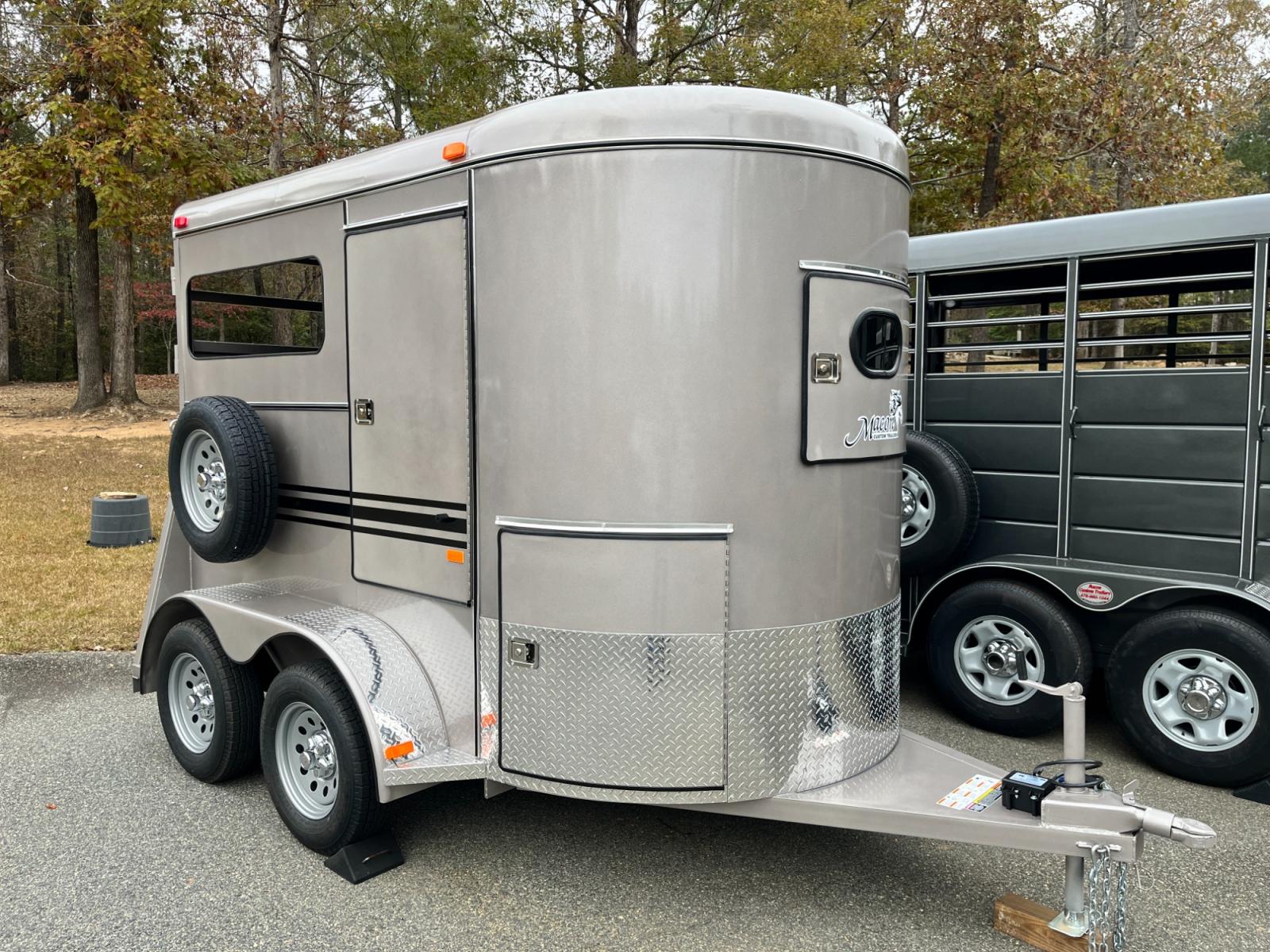 2023 Pewter Metallic Bee Trailers 2 Horse Straight Load Wrangler , located at 1330 Rainey Rd., Macon, 31220, (478) 960-1044, 32.845638, -83.778687 - Photo #20