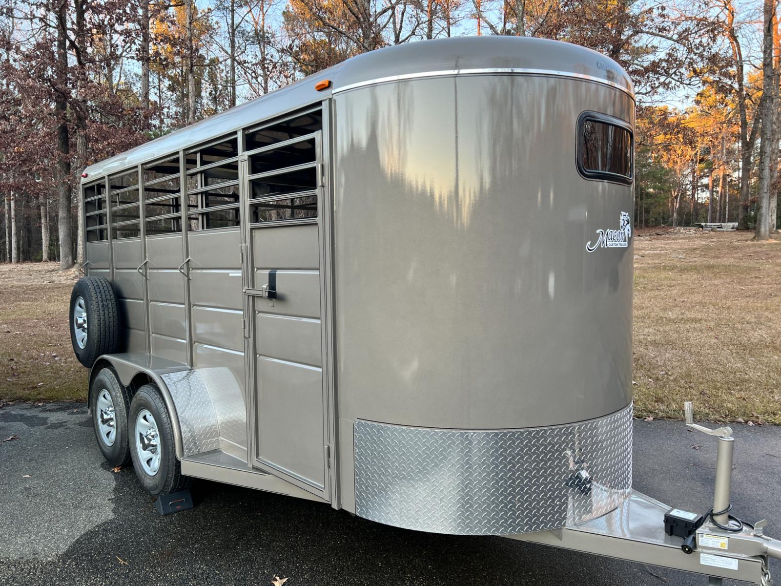 2023 Calico 6ft X 16ft Livestock & 7ft Tall , located at 1330 Rainey Rd., Macon, 31220, (478) 960-1044, 32.845638, -83.778687 - Brand New 2023 Horse & Livestock Trailer 7ft Tall Built November 30th 2022, Made by Calico Trailers, in Arkansas Haul Up to 4 Horses in Style, or Multiple Cows or Goats!! Thick Heavy Duty Rubber Floor Mats Included too! 7ft Tall Interior Height for Hauling Horses, Cows, Goats, Pigs, Sheep, What - Photo #22