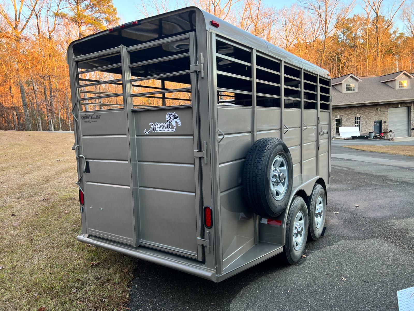2023 Calico 6ft X 16ft Livestock & 7ft Tall , located at 1330 Rainey Rd., Macon, 31220, (478) 960-1044, 32.845638, -83.778687 - Brand New 2023 Horse & Livestock Trailer 7ft Tall Built November 30th 2022, Made by Calico Trailers, in Arkansas Haul Up to 4 Horses in Style, or Multiple Cows or Goats!! Thick Heavy Duty Rubber Floor Mats Included too! 7ft Tall Interior Height for Hauling Horses, Cows, Goats, Pigs, Sheep, What - Photo #3