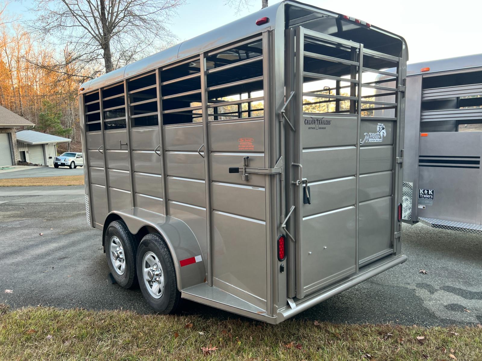 2023 Calico 6ft X 16ft Livestock & 7ft Tall , located at 1330 Rainey Rd., Macon, 31220, (478) 960-1044, 32.845638, -83.778687 - Brand New 2023 Horse & Livestock Trailer 7ft Tall Built November 30th 2022, Made by Calico Trailers, in Arkansas Haul Up to 4 Horses in Style, or Multiple Cows or Goats!! Thick Heavy Duty Rubber Floor Mats Included too! 7ft Tall Interior Height for Hauling Horses, Cows, Goats, Pigs, Sheep, What - Photo #5