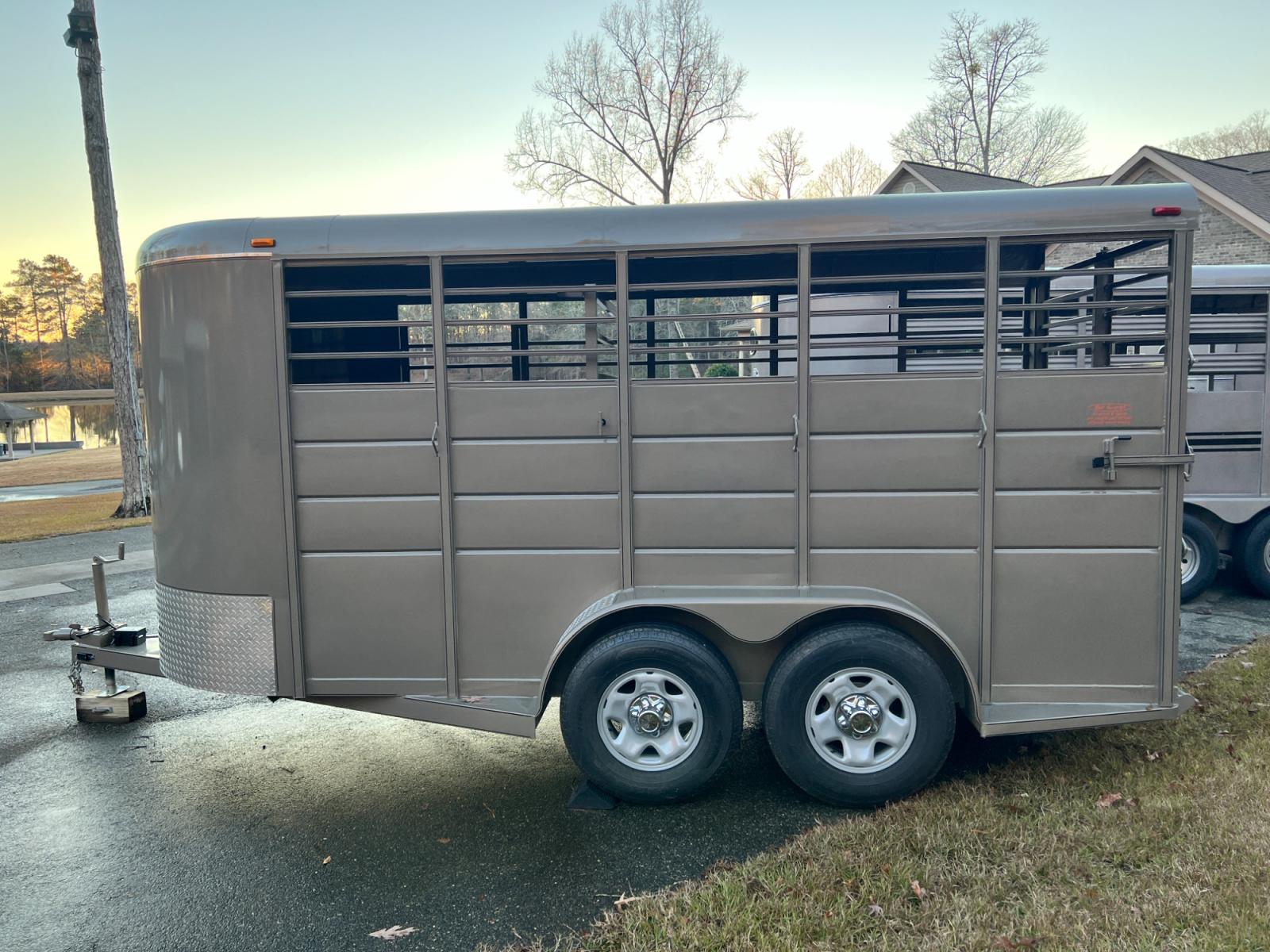 2023 Calico 6ft X 16ft Livestock & 7ft Tall , located at 1330 Rainey Rd., Macon, 31220, (478) 960-1044, 32.845638, -83.778687 - Brand New 2023 Horse & Livestock Trailer 7ft Tall Built November 30th 2022, Made by Calico Trailers, in Arkansas Haul Up to 4 Horses in Style, or Multiple Cows or Goats!! Thick Heavy Duty Rubber Floor Mats Included too! 7ft Tall Interior Height for Hauling Horses, Cows, Goats, Pigs, Sheep, What - Photo #6