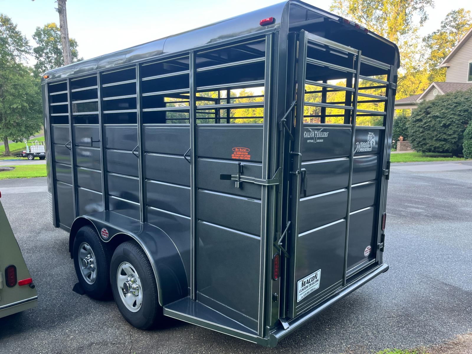 2023 Charcoal Metallic /Charcoal Calico 6ft X 16ft Livestock Trailer , located at 1330 Rainey Rd., Macon, 31220, (478) 960-1044, 32.845638, -83.778687 - Sold! Brand New 2023 Horse & Livestock Trailer 6.5ft Tall Made by Calico Trailers, in Arkansas Haul Small Horses in Style, Multiple Cows or Goats!! 6.5ft Tall Interior Height for Hauling Small Horses, Cows, Goats, Pigs, Sheep, Whatever! 6ft X 16ft is the Perfect Size. Haul All Your Animals With - Photo #2